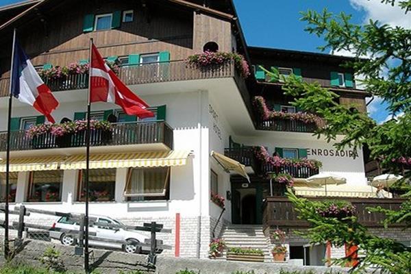 Sporthotel Enrosadira カンピテッロ・ディ・ファッサ エクステリア 写真
